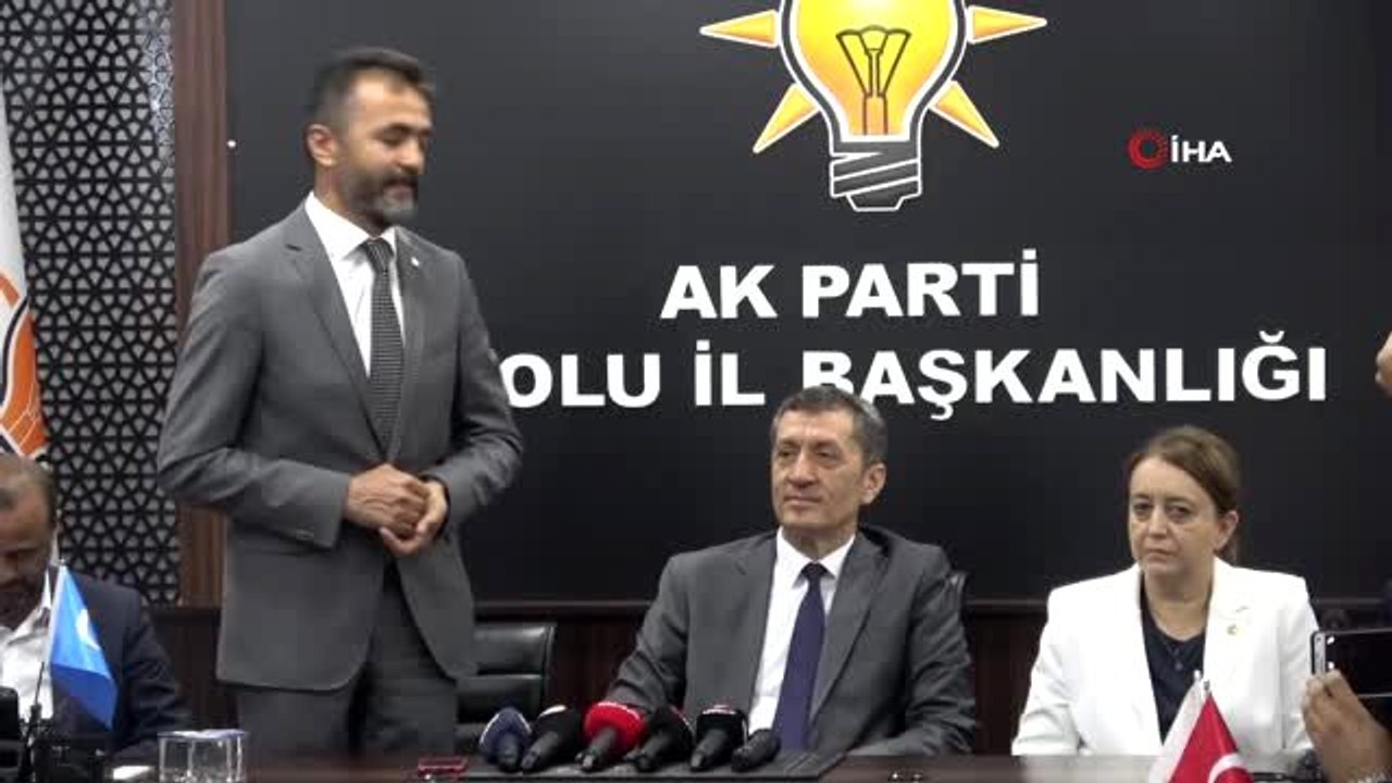 Milli Eğitim Bakanı Ziya Selçuk: "Dünya klasiklerini okuduğunu kanıtlayan liseliler gençlik...