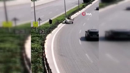 At arabası ile geldi yol ortasındaki demir bariyeri böyle çaldı