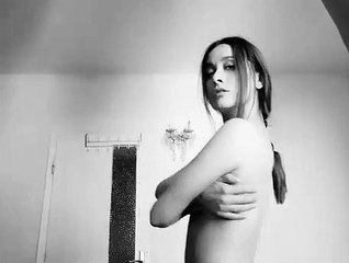 Elif Kaya Kaz Dağlarında Kesilen Ağaçları Protesto Etti