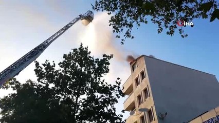 6 Katlı binanın çatısında çıkan yangın korkuttu