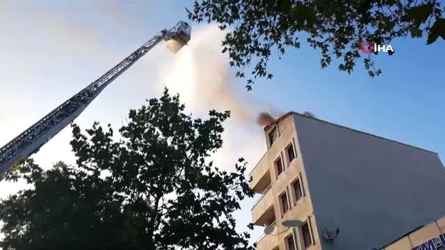 6 Katlı binanın çatısında çıkan yangın korkuttu