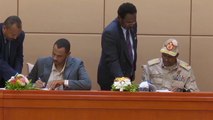 بعد مفاوضات شاقة.. السودان يوقع على الإعلان الدستوري
