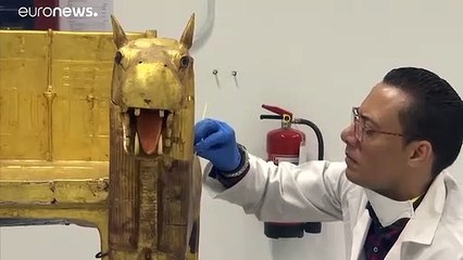 Le sarcophage de Toutânkhamon révélé au grand jour pour être restauré