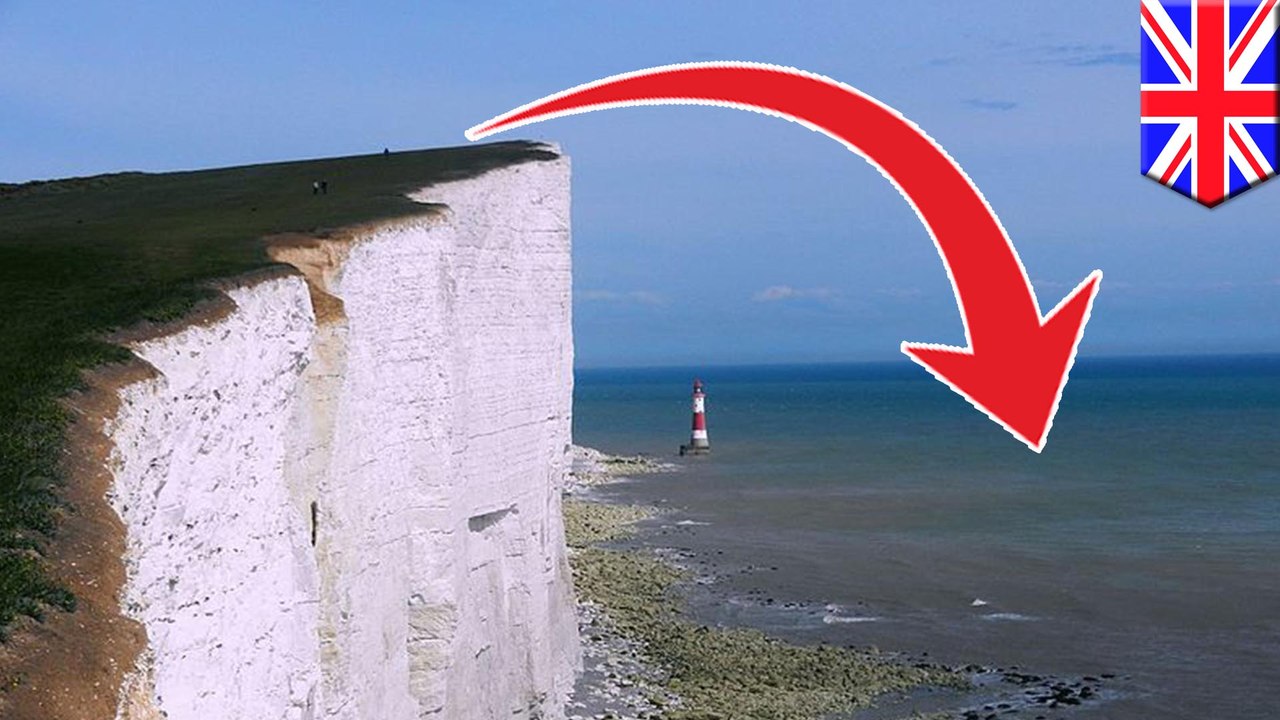 Woman dies after falling off cliff looking for the toilet