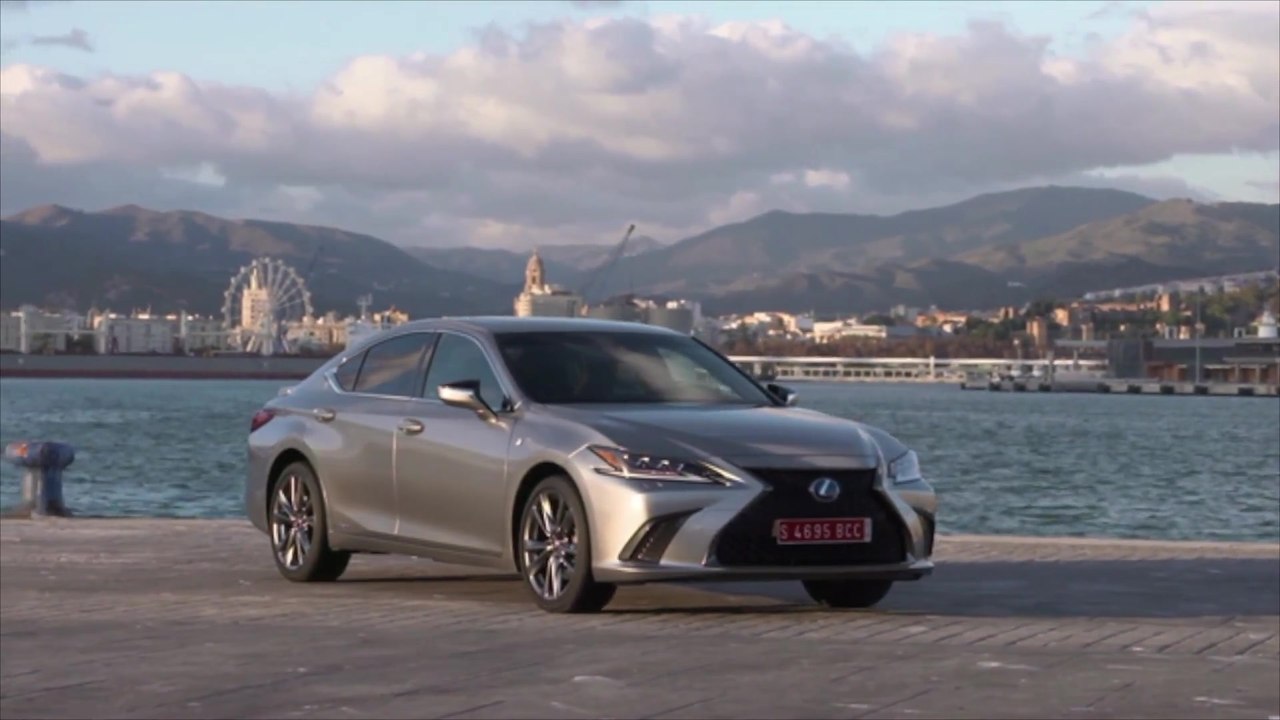 Lexus ES 300h überzeugt im ADAC Ecotest