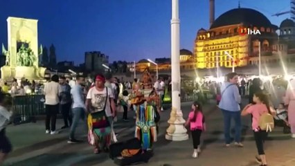 Taksim’de Kızılderili sanatçılara yoğun ilgi