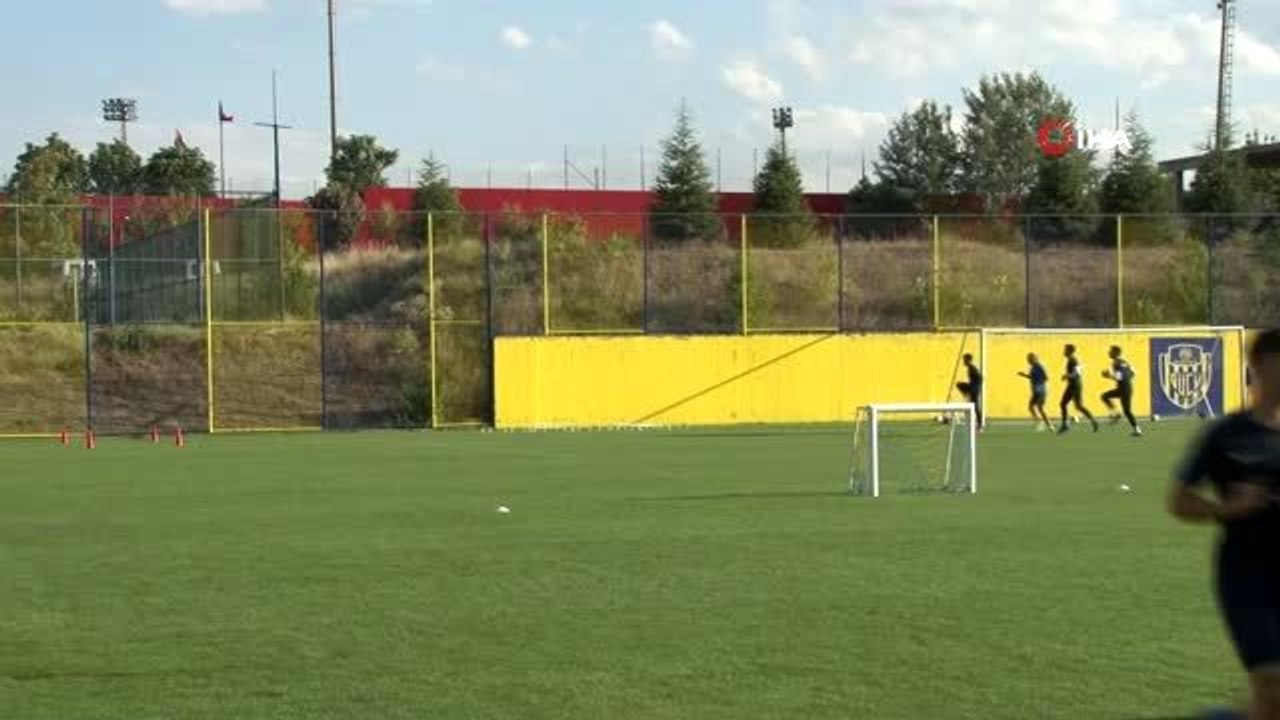 (Özel haber) Korcan Çelikay: "Lige ne kadar iyi başlayabilirsek o kadar önde götürebiliriz"