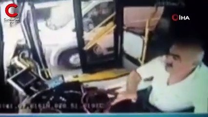 Kendisini uyaran şoföre trafikte şok hareket!