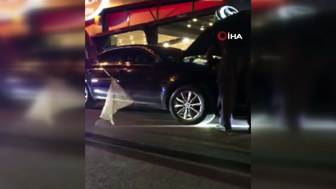 İtfaiyenin, araç motorunda mahsur kalan yavru kediyi kurtarma operasyonu kamerada