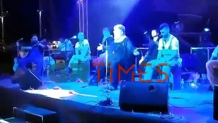 «Κατσάδιασε» μητέρα ο Κραουνάκης σε συναυλία του