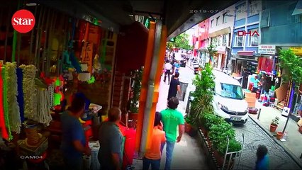 Şişli’de otel müşterisinin, çalışanı bıçaklama anları kamerada