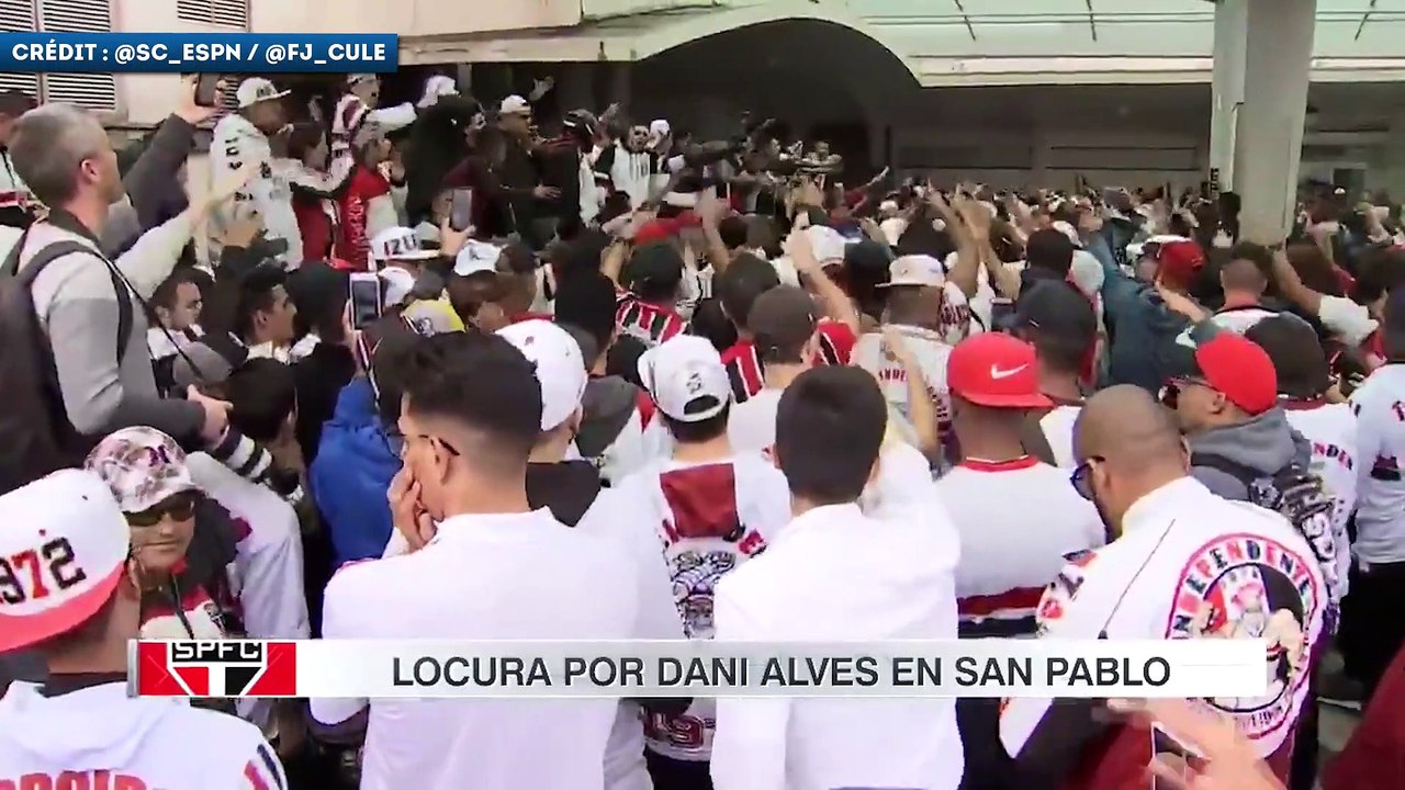 L’ambiance délirante à l’arrivée de Dani Alves à São Paulo