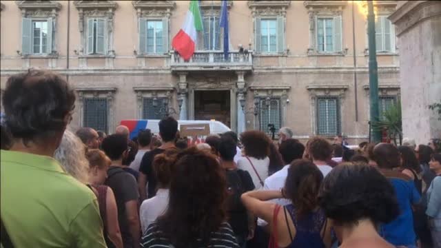 Los italianos salen a las calles para protestar contra la nueva ley de Salvini contra la inmigración
