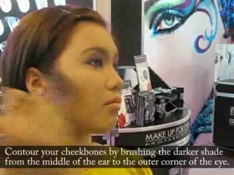 5-Minute Makeup: Chiseled Cheeks