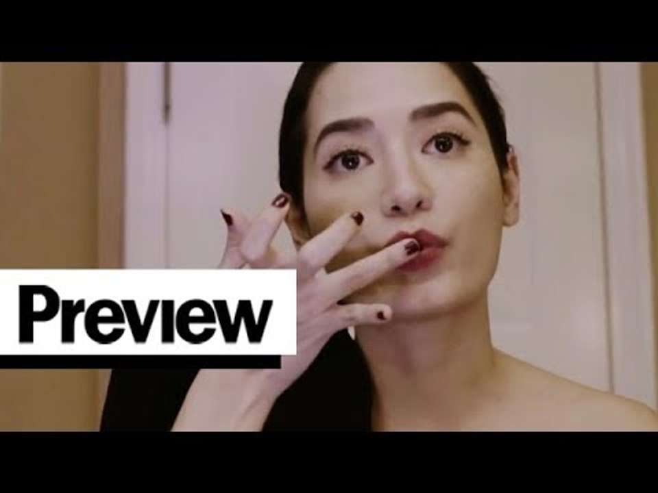 Nicole Andersson's Glossy Berry-Stained Lip Tutorial