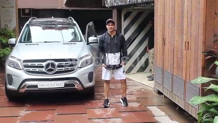 Street Dancer Actor Varun Dhawan at Body Sculptor Gym with Fans Juhu