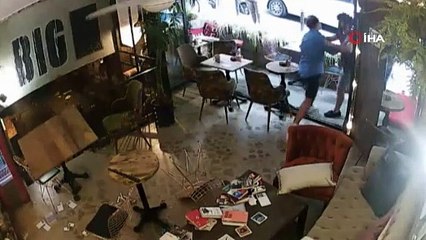 Şişli'de kafeterya sahibi müşterisine balta ile saldırdı