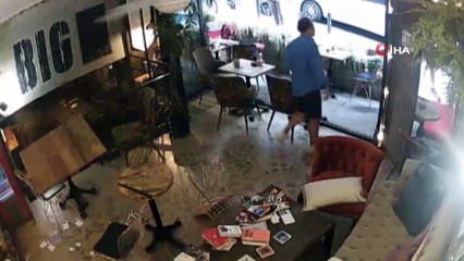 İstanbul'un göbeğinde keserli saldırgan dehşeti