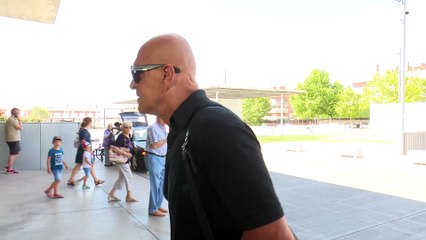 Kiko Matamoros entra al quirófano acompañado por las dos mujeres de su vida