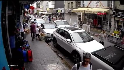 ADANA Park cezası yazmak isteyen polis ile esnaf arasında arbedesi