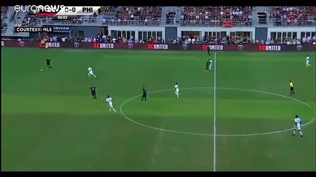 شاهد: لاعب أمريكي يلجأ إلى طريقة غير متوقعة للمطالبة بوقف العنف المسلح