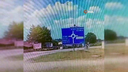 Dehşete düşüren kaza kamerada... Önündeki aracı geçmek isterken faciaya sebep oldu: 1 ölü, 3 yaralı