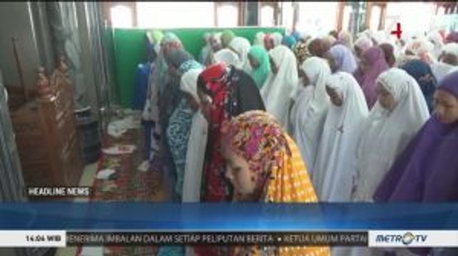 Ribuan Santri di Jombang Gelar Salat Ghaib untuk Mbah Moen