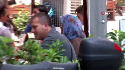 'Dilencilere para vermeyin' tabelasının altında dileniyorlar