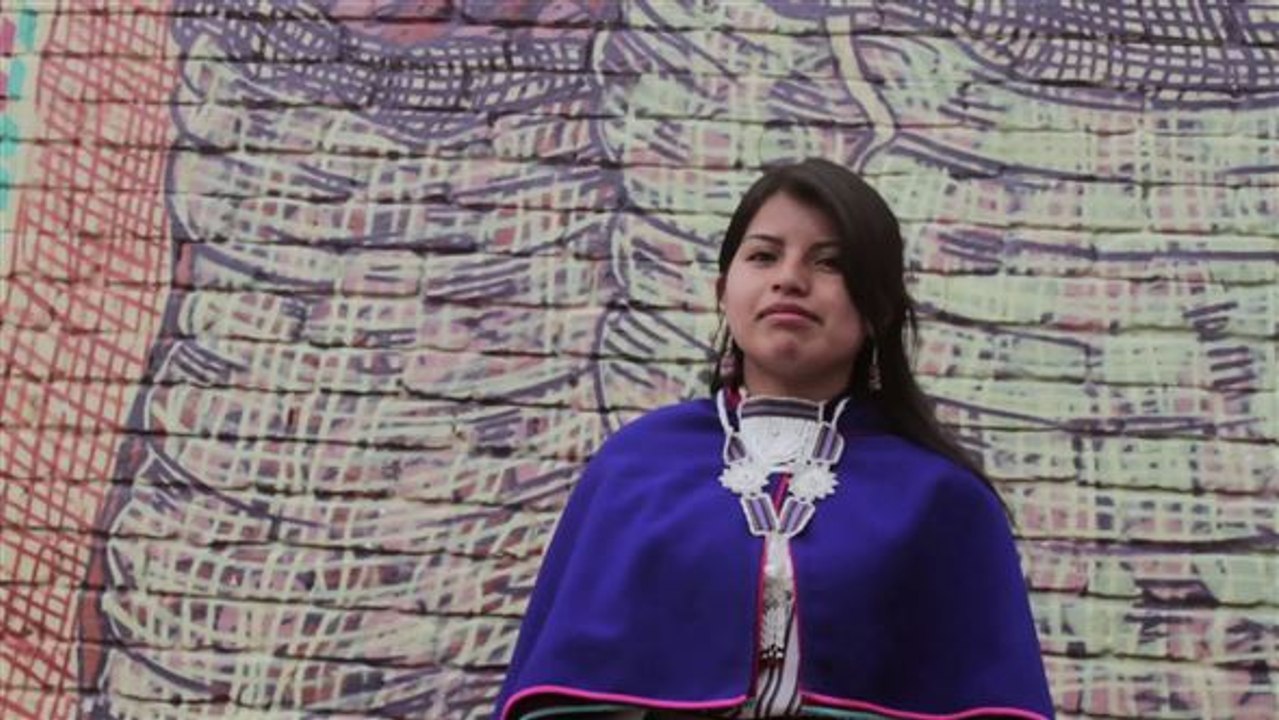 Indigenous heroes: adriana engagiert sich für ihre vertriebene community