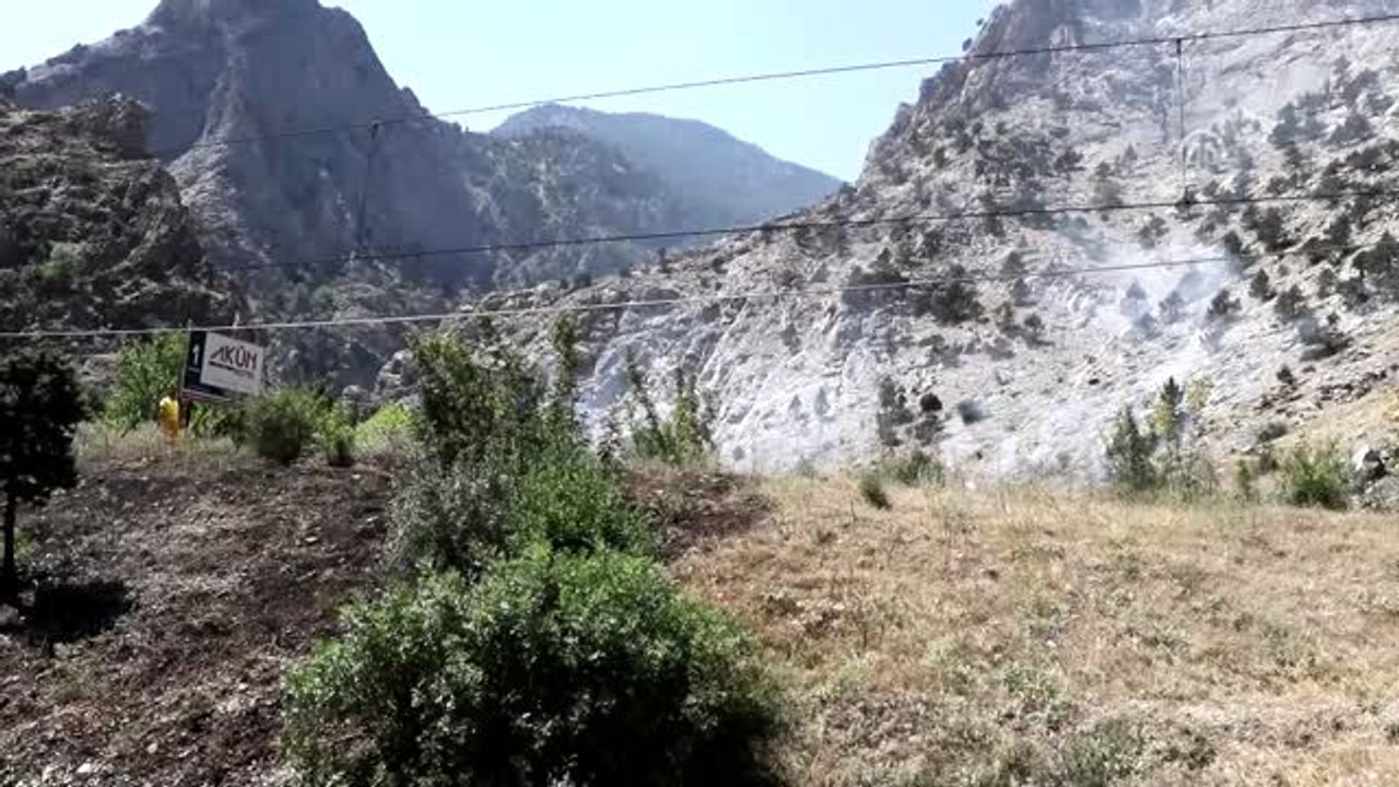 Pozantı'da örtü yangını söndürüldü