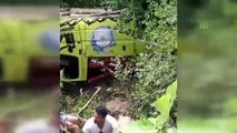 Tur minibüsü devrildi: 1 ölü, 11 yaralı - ANTALYA
