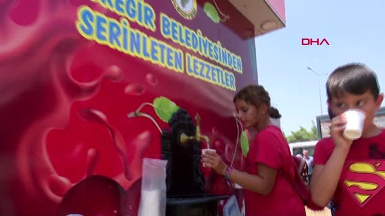 Adana Yüreğir Belediyesi'nden vatandaşa buz gibi limonata