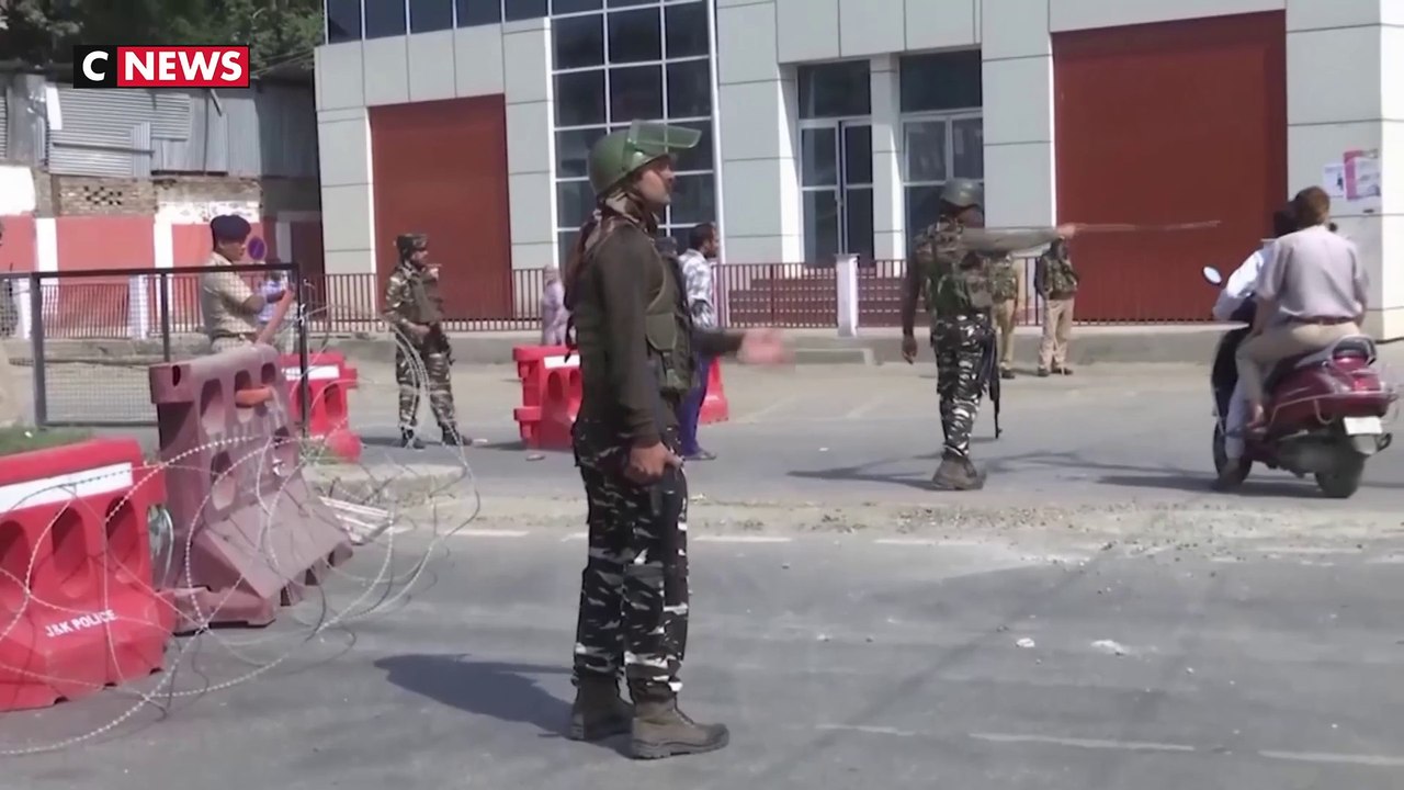 Au Cachemire pakistanais, les réfugiés craignent pour leurs familles côté indien