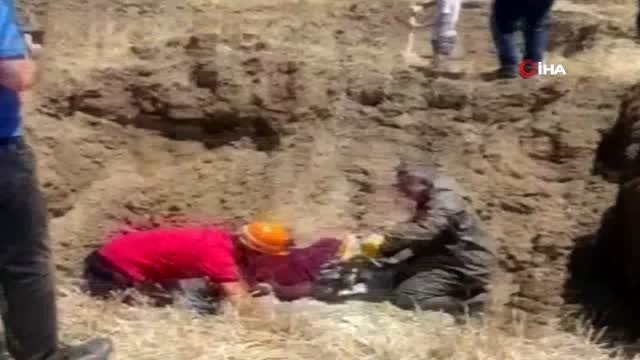 Hırsızlar rögar kapağını çaldı, tarlada otlayan keçi ve koyun kanalizasyona düştü