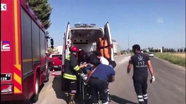 Servis minibüsü ile hafif ticari araç çarpıştı: 16 yaralı - MANİSA