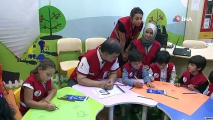 Türk Kızılayından çocuklara bayramlık kıyafet yardımı