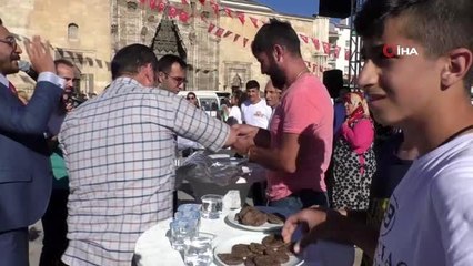 Sivas'ta 58 saniyede 8 köfte yemek için yarıştılar
