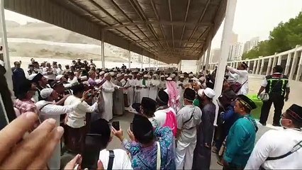 PROSESI PEMAKAMAN KH. MAIMOEN ZUBAIR (MBAH MOEN) - Part 2