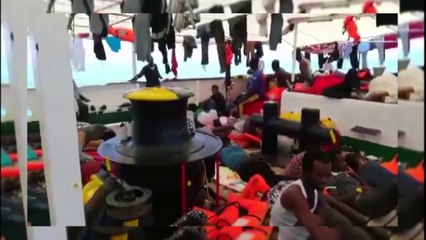 Open Arms a la espera de una decisión para desembarcar