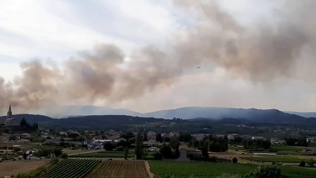 Les pompiers luttent contre deux incendies à Lablachère dans le sud Ardèche