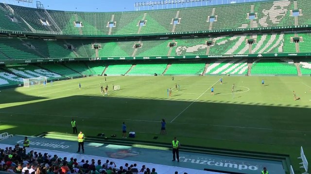 Entrenamiento del Betis a Puerta Abierta
