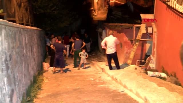 OTOMOBİLİYLE ÇOCUKLARA ÇARPMAMAK İÇİN EVİN DUVARINA VURDU