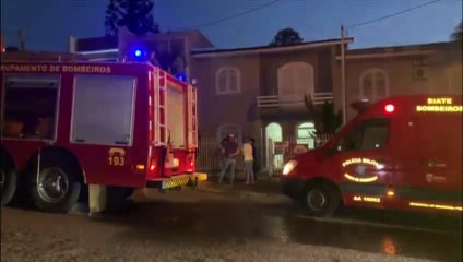 Mulher é socorrida após prensar a mão em cilindro