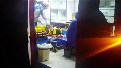 Ao desviar de cachorro, motociclista sofre queda e fica ferida