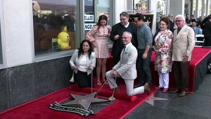 Mexicano Del Toro devela su estrella en Hollywood con mensaje a inmigrantes