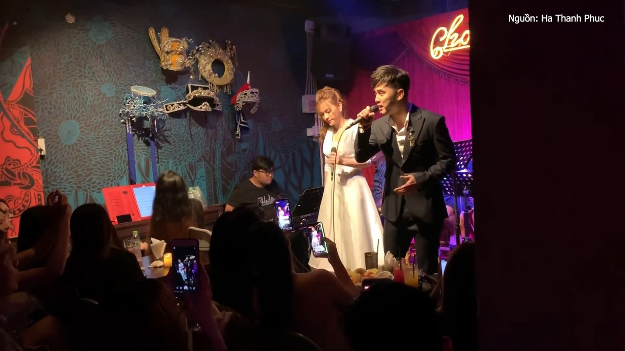 Thu Thuỷ đi hát cùng Ưng Hoàng Phúc giữa tâm bão của chồng đánh con trai riêng