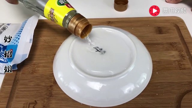 【How to make the knife sharper】菜刀变钝怎么办？30年磨刀老师傅教我一招，只需30秒，削纸如泥