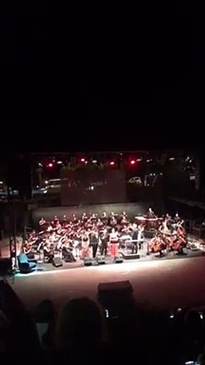 Zülfü Livaneli 'Ey Özgürlük' şarkısını Demirtaş, Kavala ve eski Cumhuriyet çalışanları için söyledi