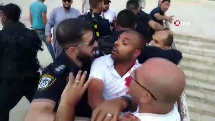 - İsrail Polisi, Mescid-i Aksa'nın Muhafızını Darp Ederek Gözaltına Aldı
