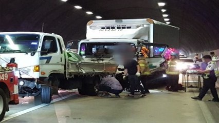 경남 창원2터널 차량 넉 대 추돌...4명 사상 / YTN
